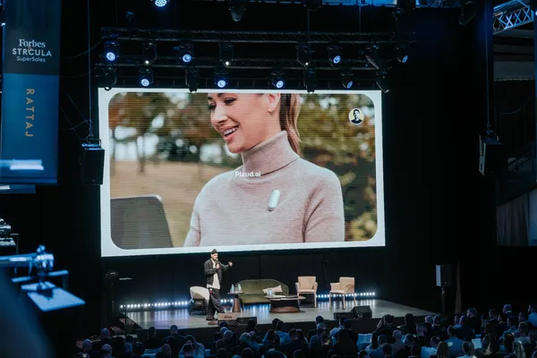 Kamil prednáša na Forbes SuperSales