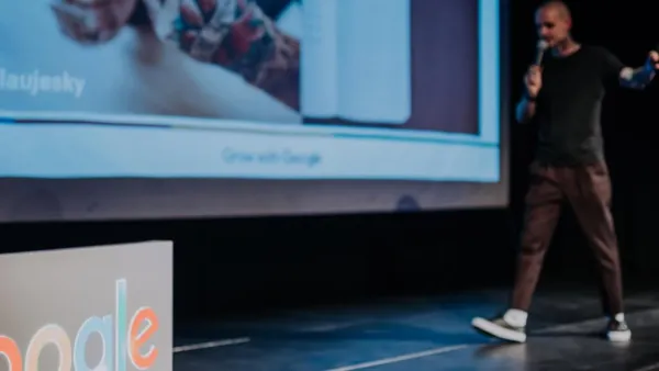 Kamil prednáša na Google evente